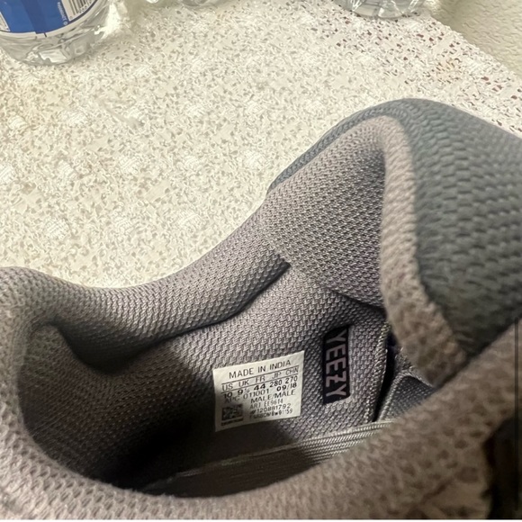 Authentic Adidas Yeezy boost 700 mauve - Picture 9 of 11